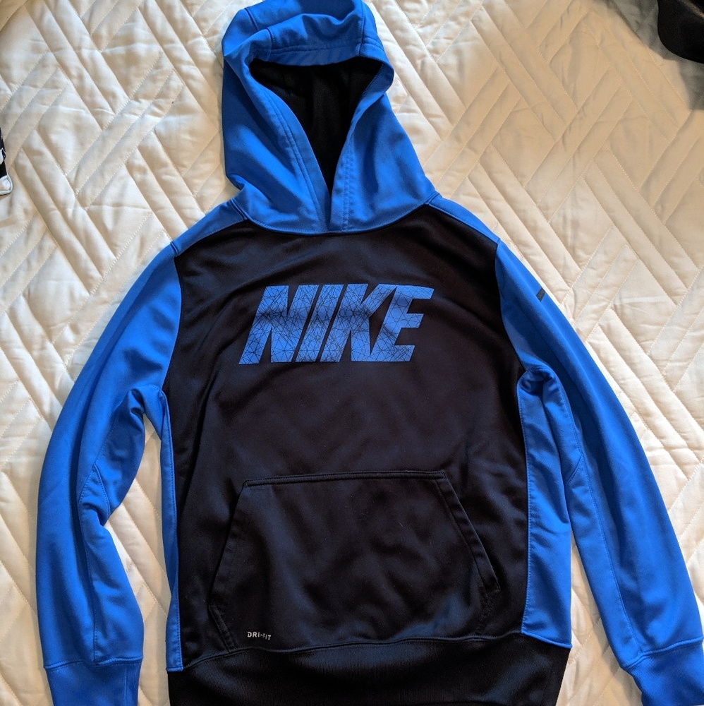 Boys Nike hooded dri fit sweatshirt